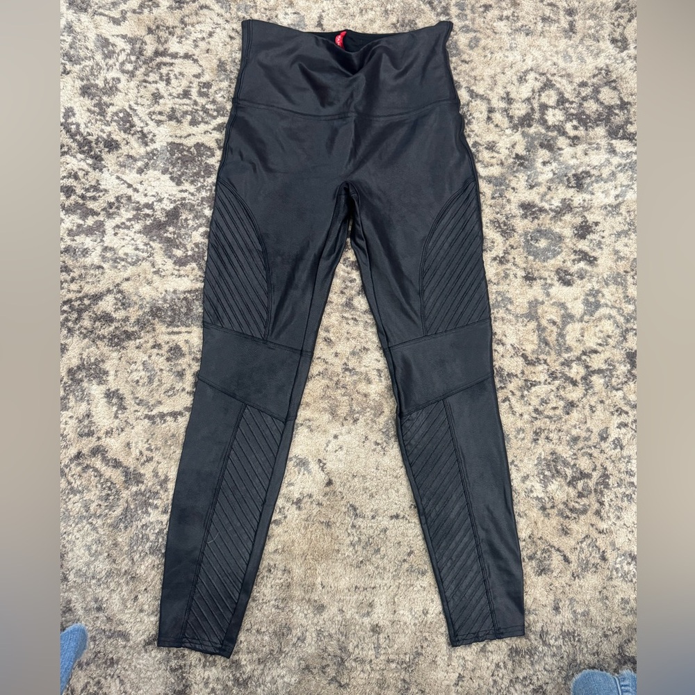 Faux Leather Moto Leggings | Very Black
Spanx / large pet & smoke free